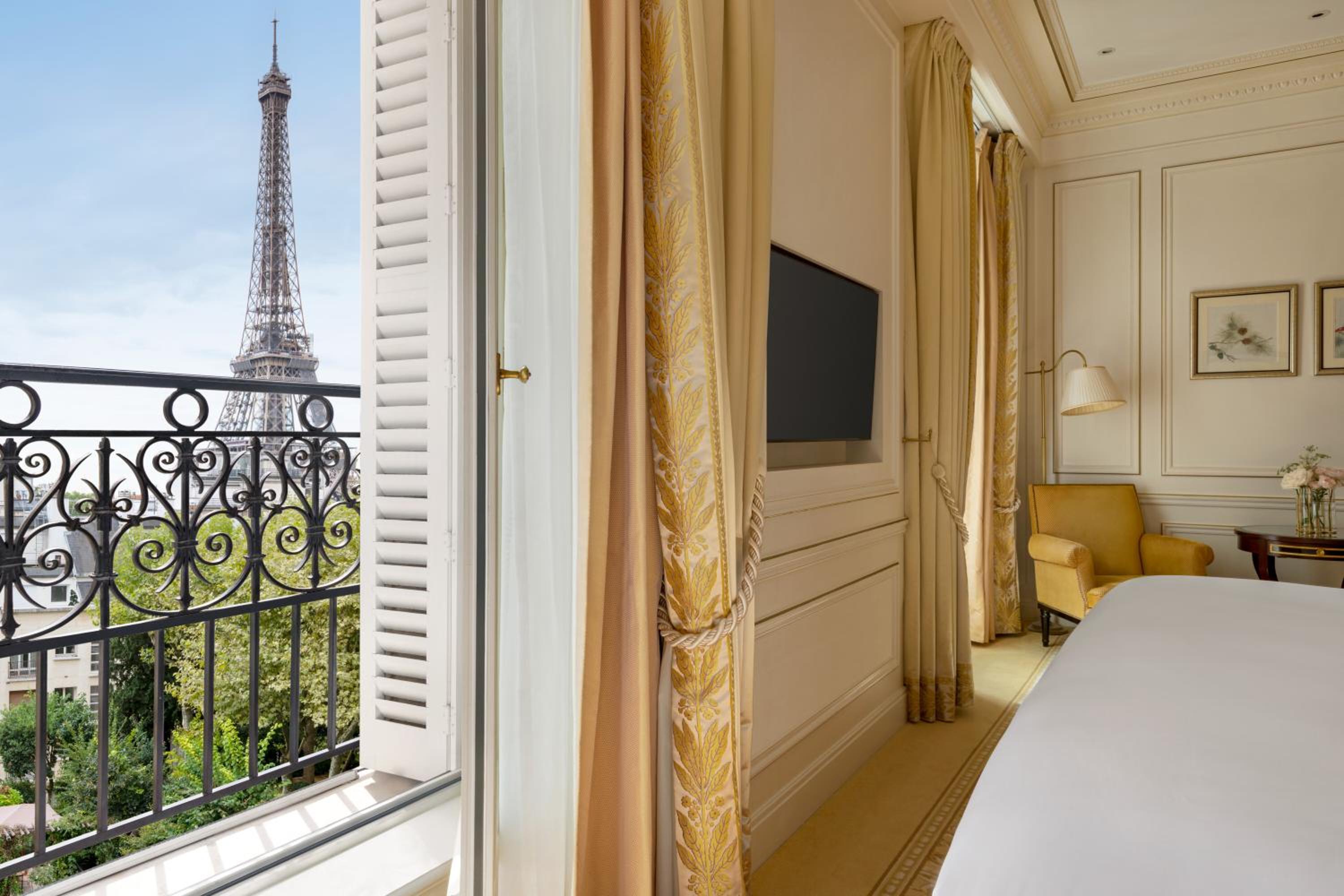 جناح جونيور بسرير كينج بإطلالة على المدينة مع أريكة، Shangri-La Paris 3/5