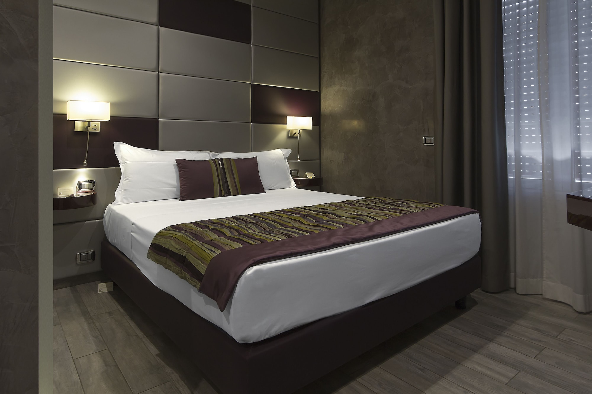 DELUXE, DOUBLE BED