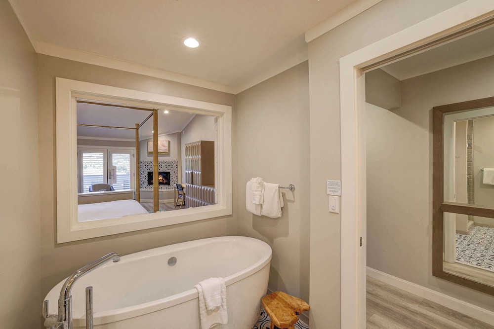 Suite, King Bed