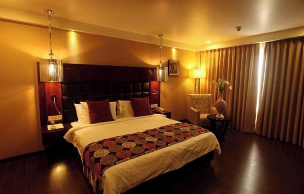 PARADIGM SAROVAR PORTICO 8/21