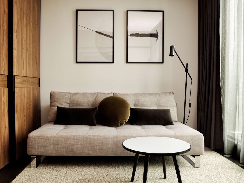 A by Adina Canberra 36/47