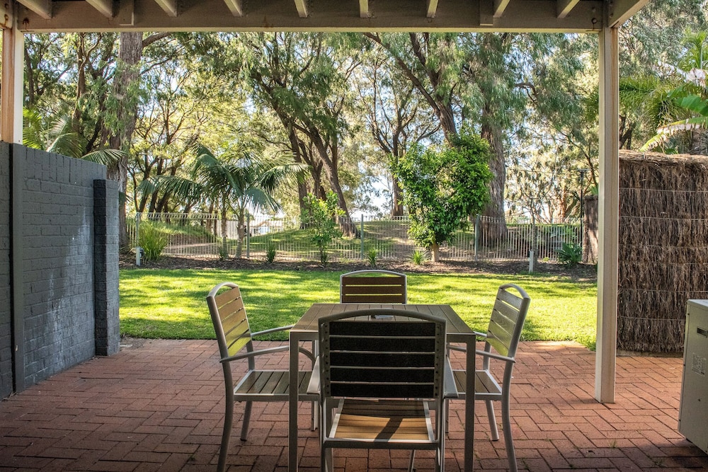 Broadwater Beach Resort Busselton 33/50