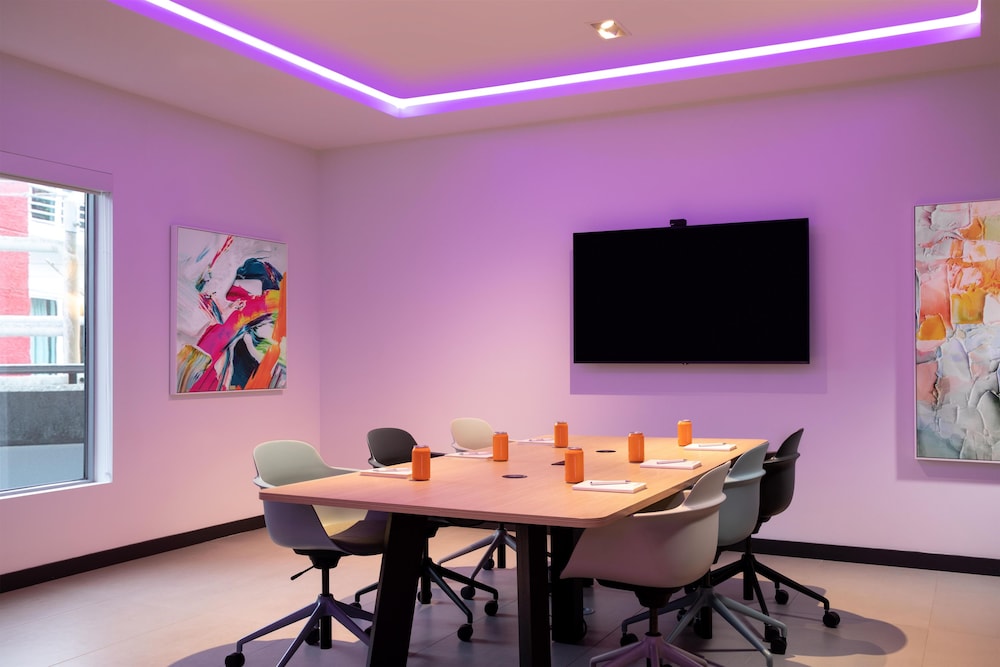 YOTEL Miami, Select by Hilton 40/48