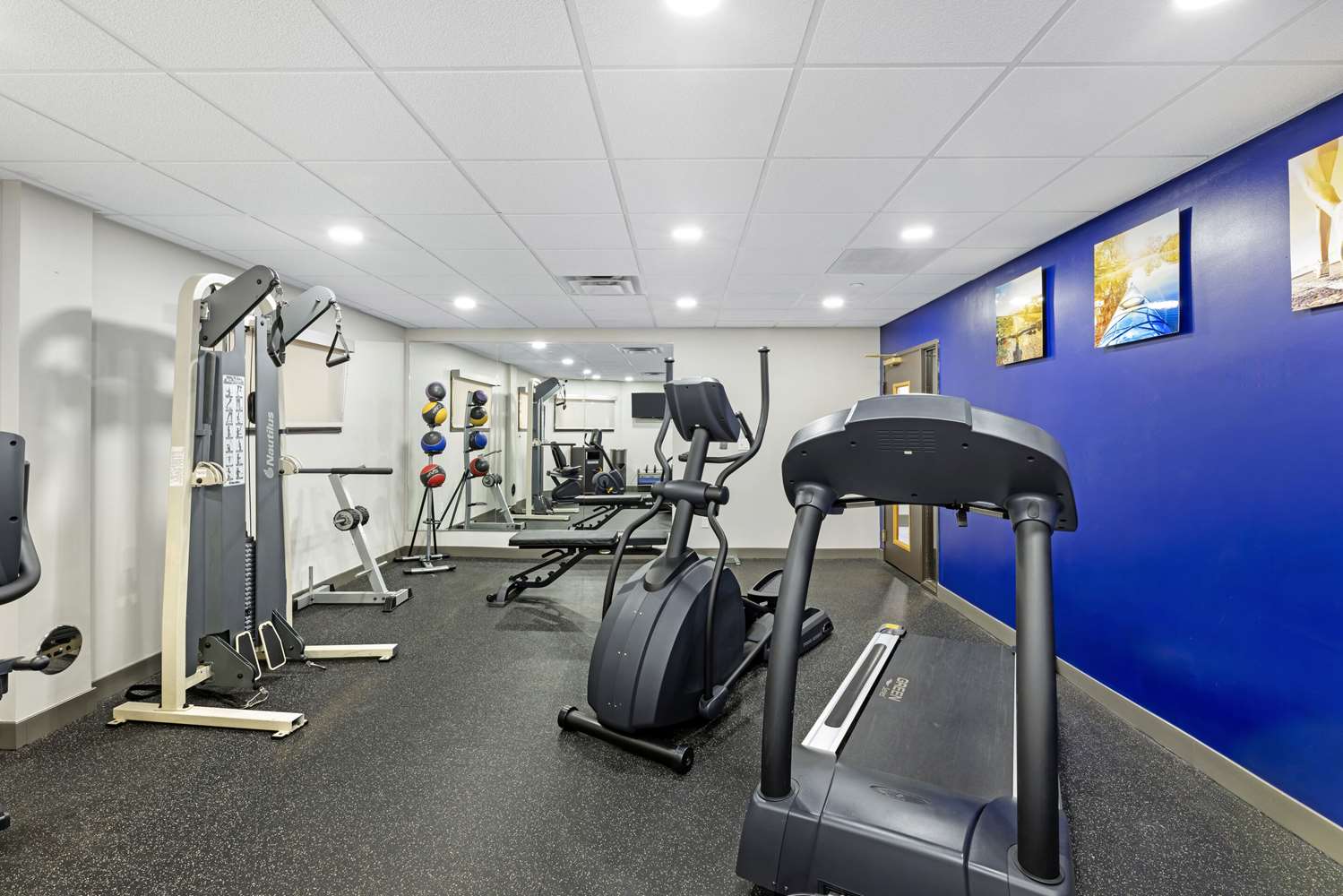 Comfort Inn & Suites Arlington Heights - Schaumburg 6/16