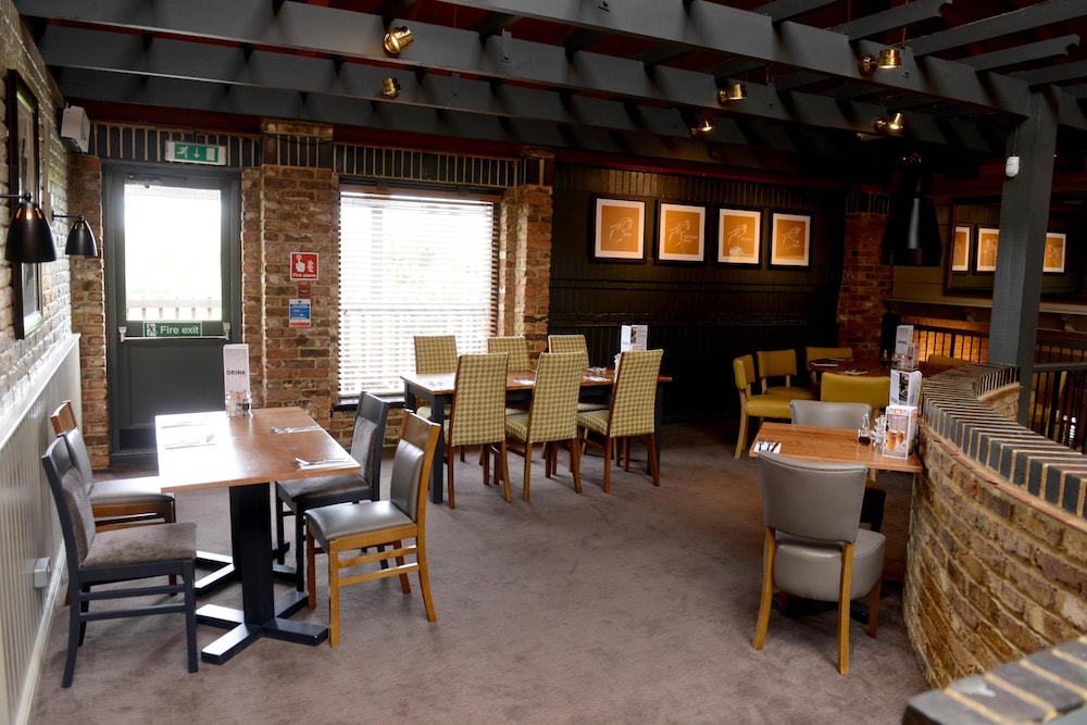 Premier Inn Chessington 37/44