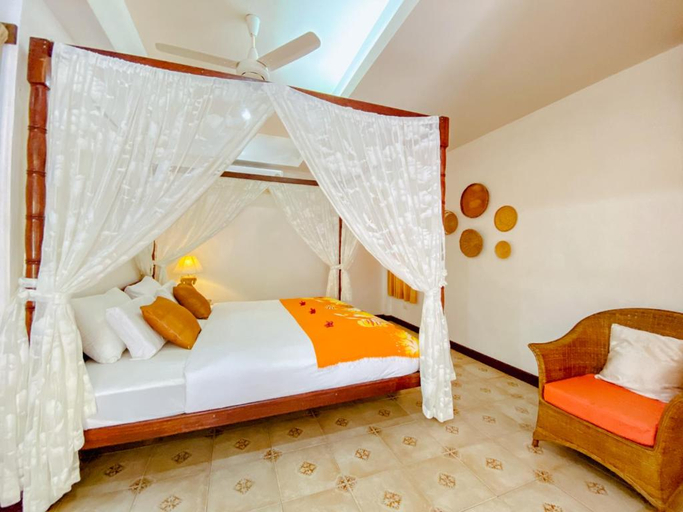 Suite, Pool Side