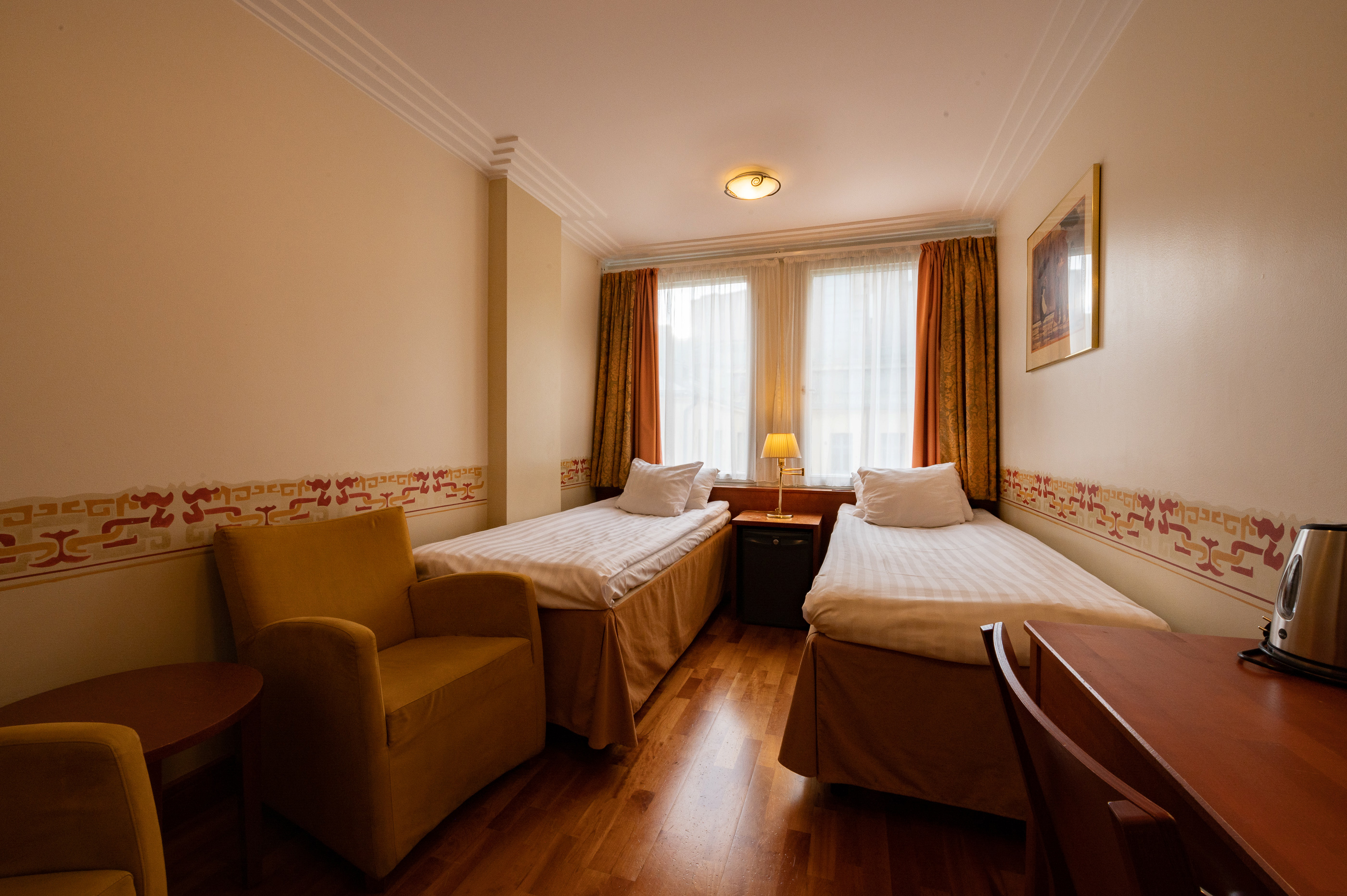 COMFORT, TWIN BEDS