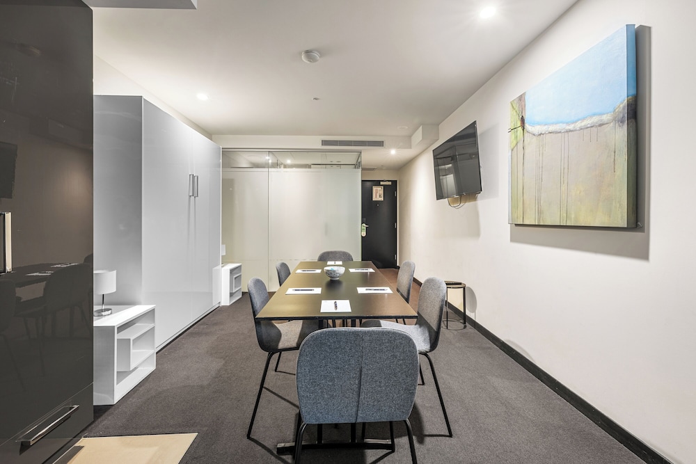 MainStay Suites Hawthorn 37/48