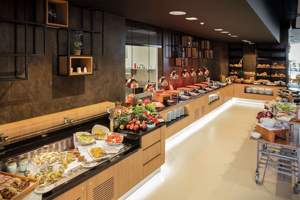 Hilton Garden Inn Tirana 68/81