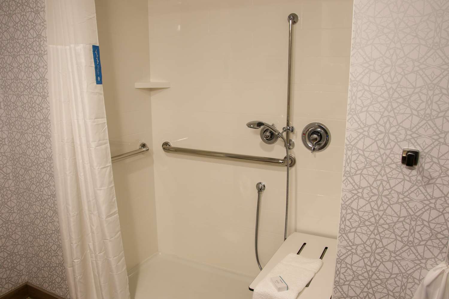 Hampton Inn and Suites Olean 25/25