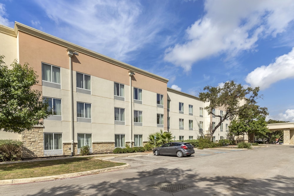 Comfort Suites Medical Center Near Six Flags 5/44