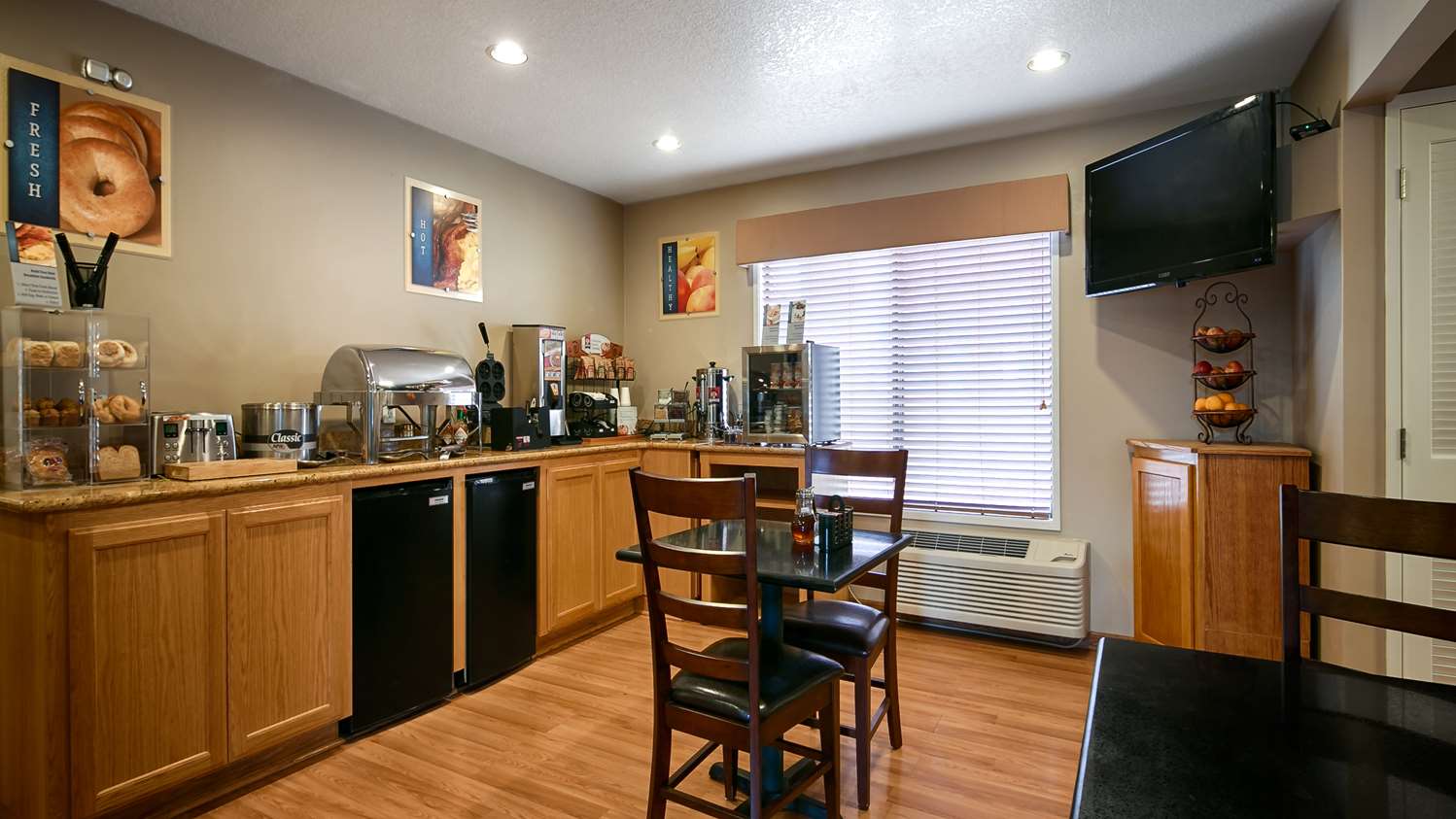Oakridge Inn and Suites 5/9
