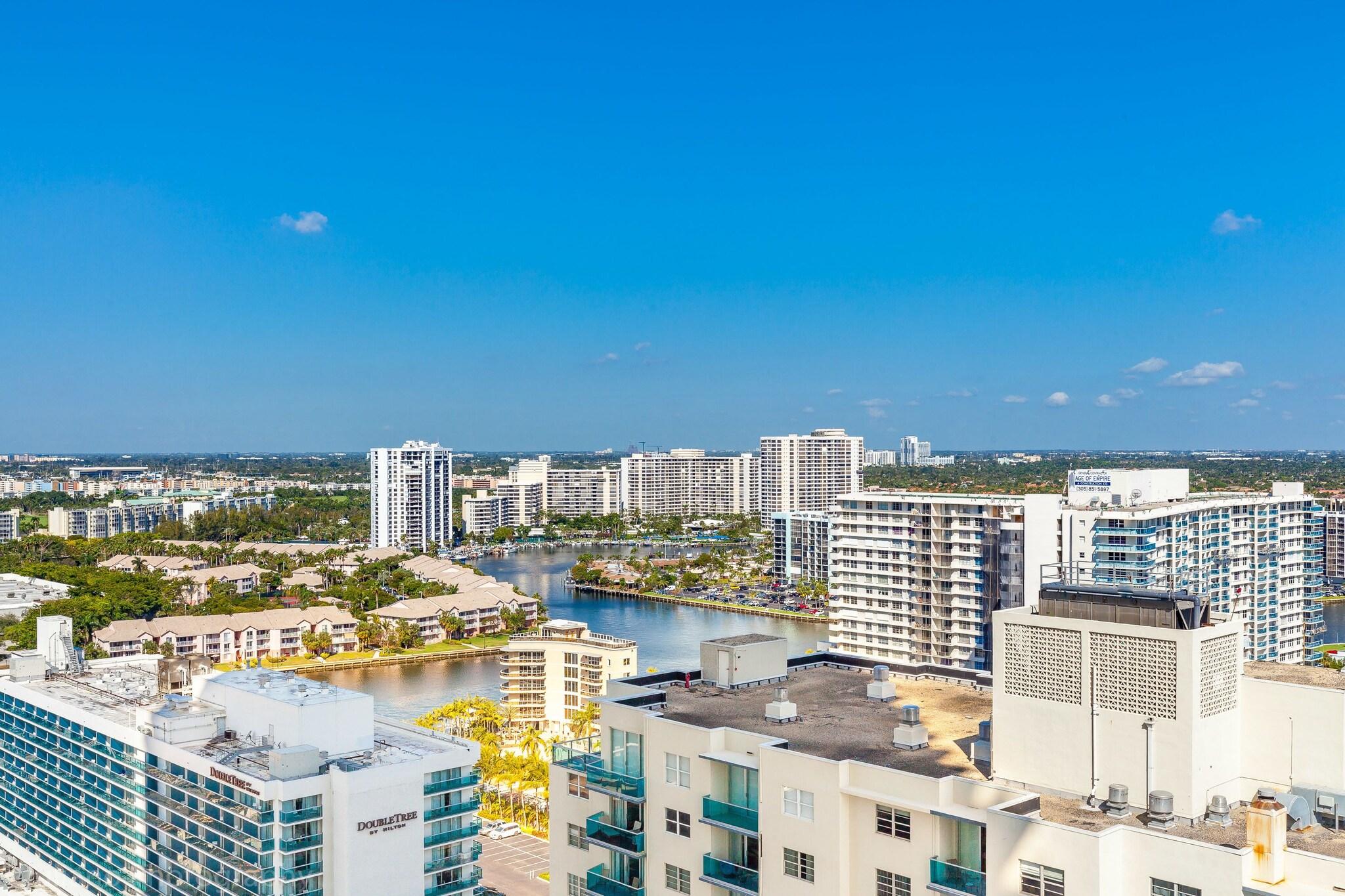 Hyde Beach Condos by Ammos VR 22/26