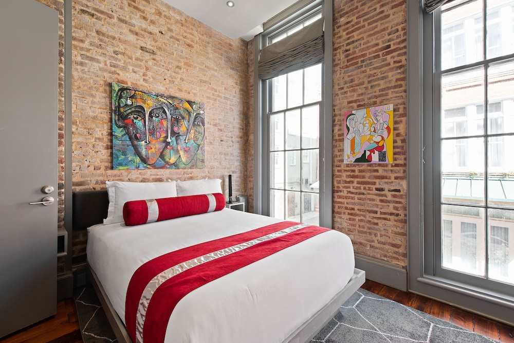 جناح بريميوم بسريرين كينج وسريرين كوين بـ4 غرف نوم مع أريكة، The Natchez Vacation Rentals 3/10