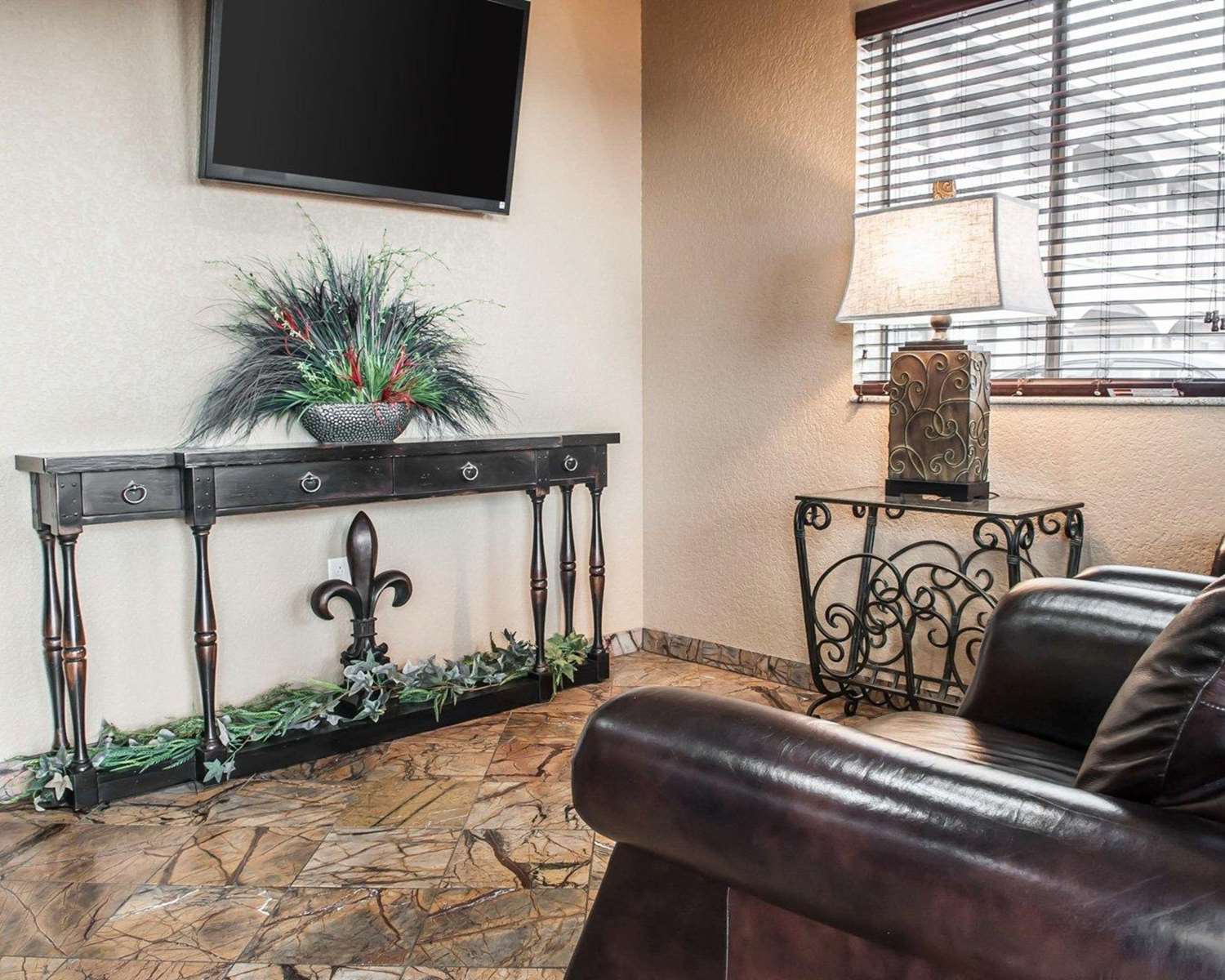 Suburban Studios Alamogordo 8/10