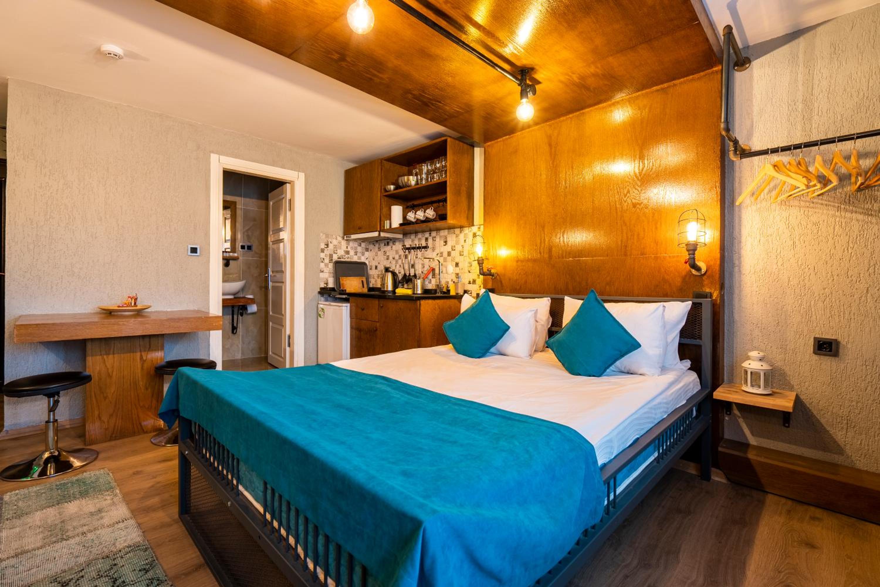SUITE, BALCONY