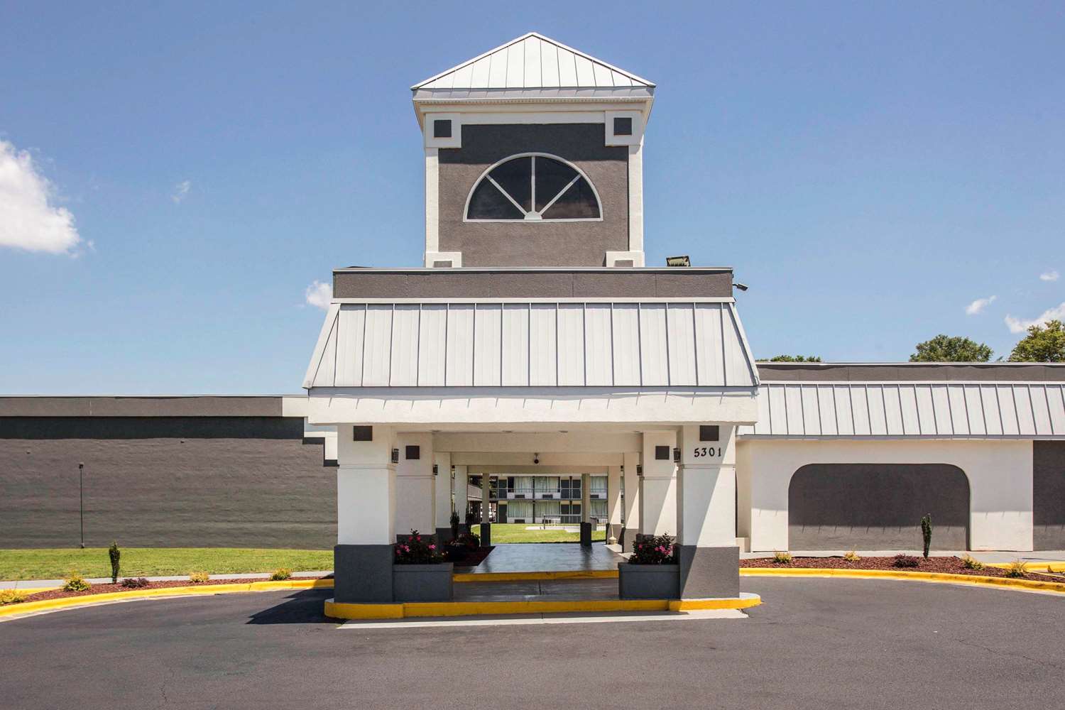 Quality Inn and Suites University Area NC 27/31