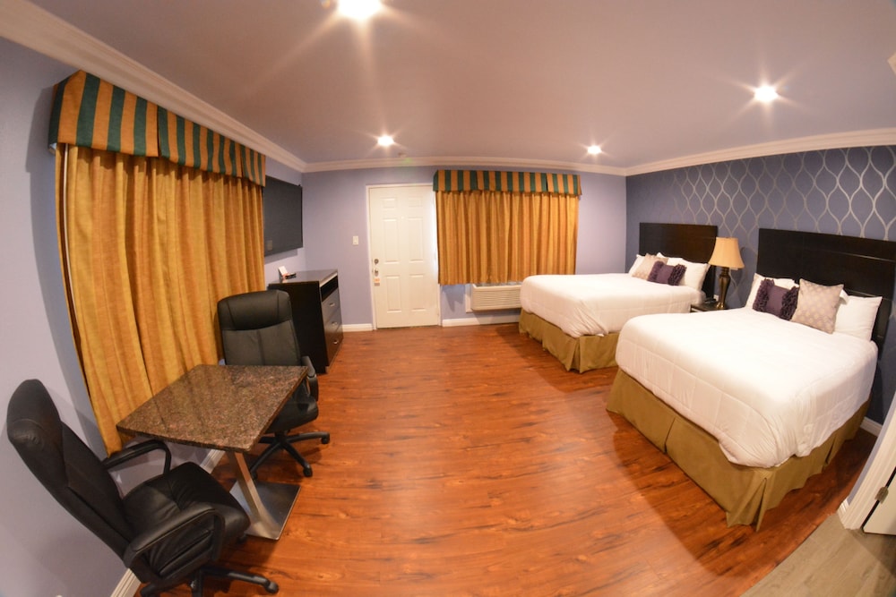 Crystal Lodge Motel 13/47
