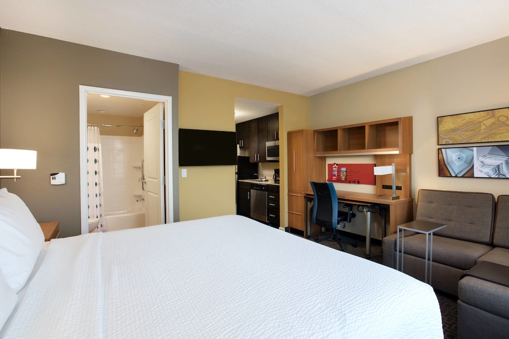 TownePlace Suites Orlando at Flamingo Crossings Town Center/Western Entrance 25/69