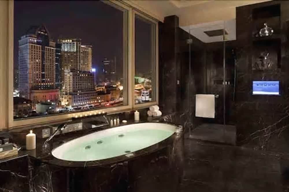 The Peninsula Shanghai 26/48