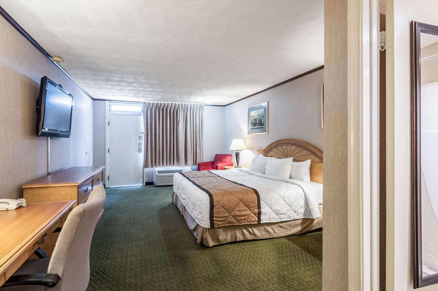 Rodeway Inn and Suites Charles Town WV 8/45