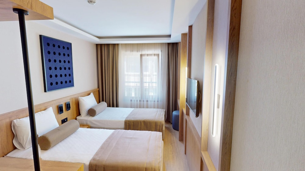 River Hotel 15/39