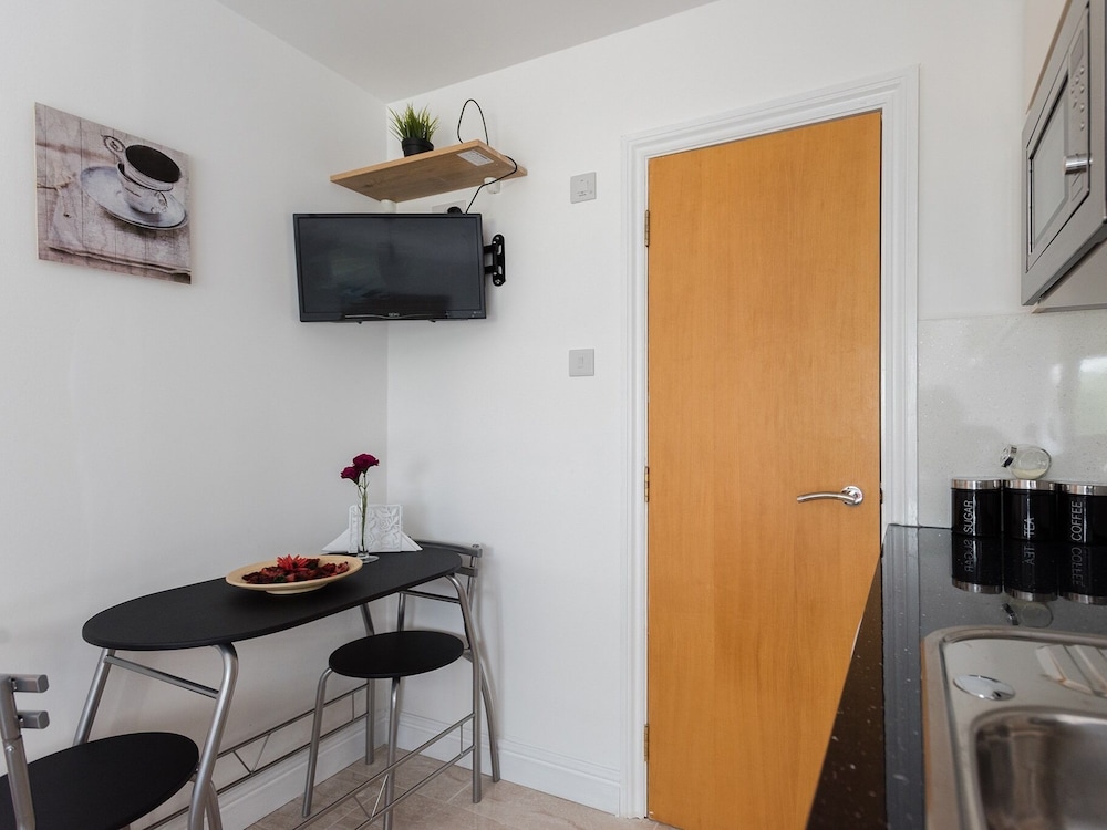 Canary Wharf Studios 35/50