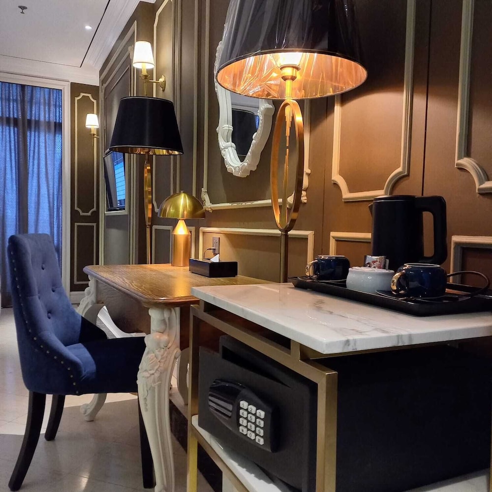Grand Eska Hotel & Suites 35/38