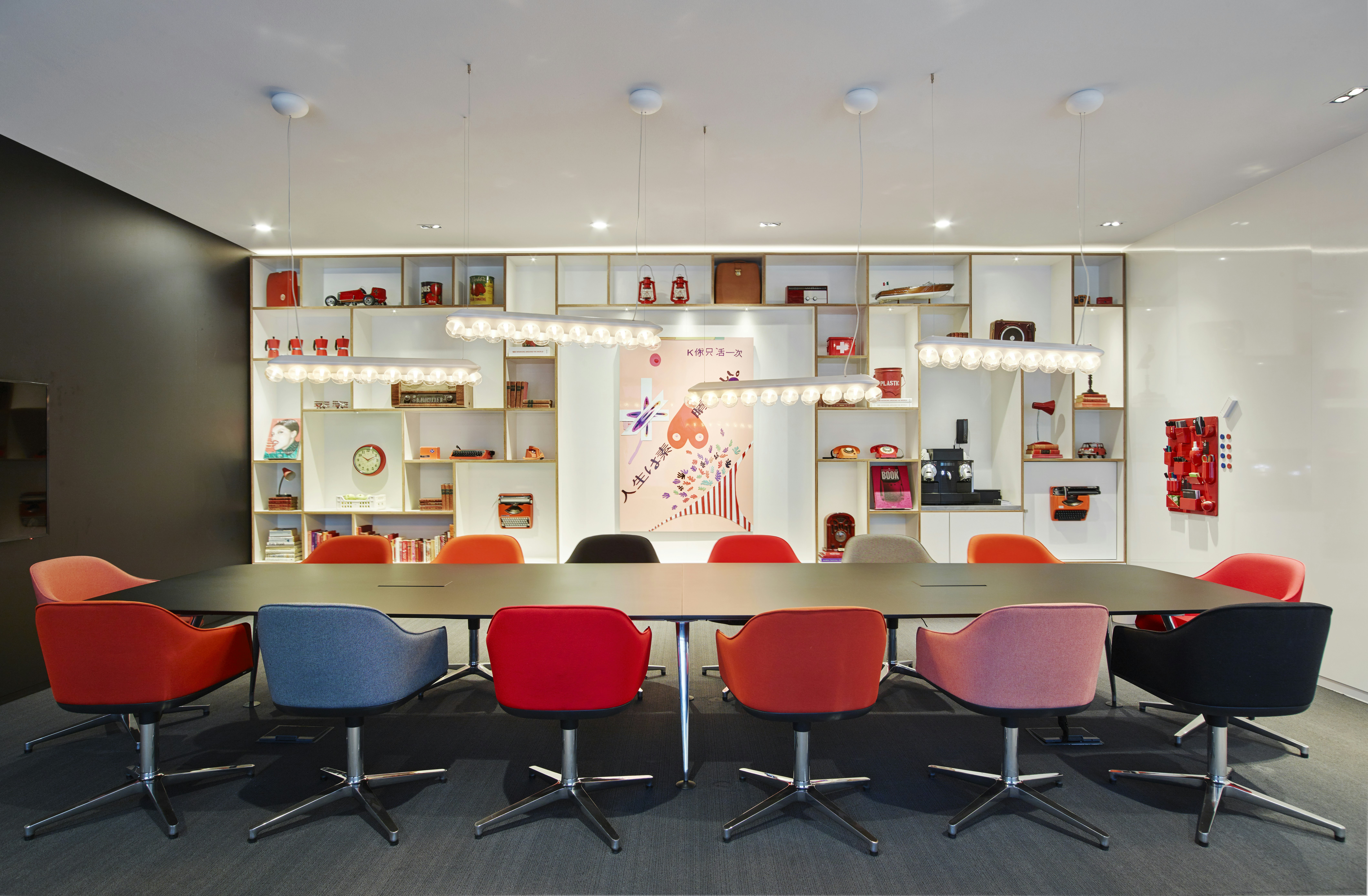 CITIZENM SCHIPHOL AIRPORT HOTEL 49/53