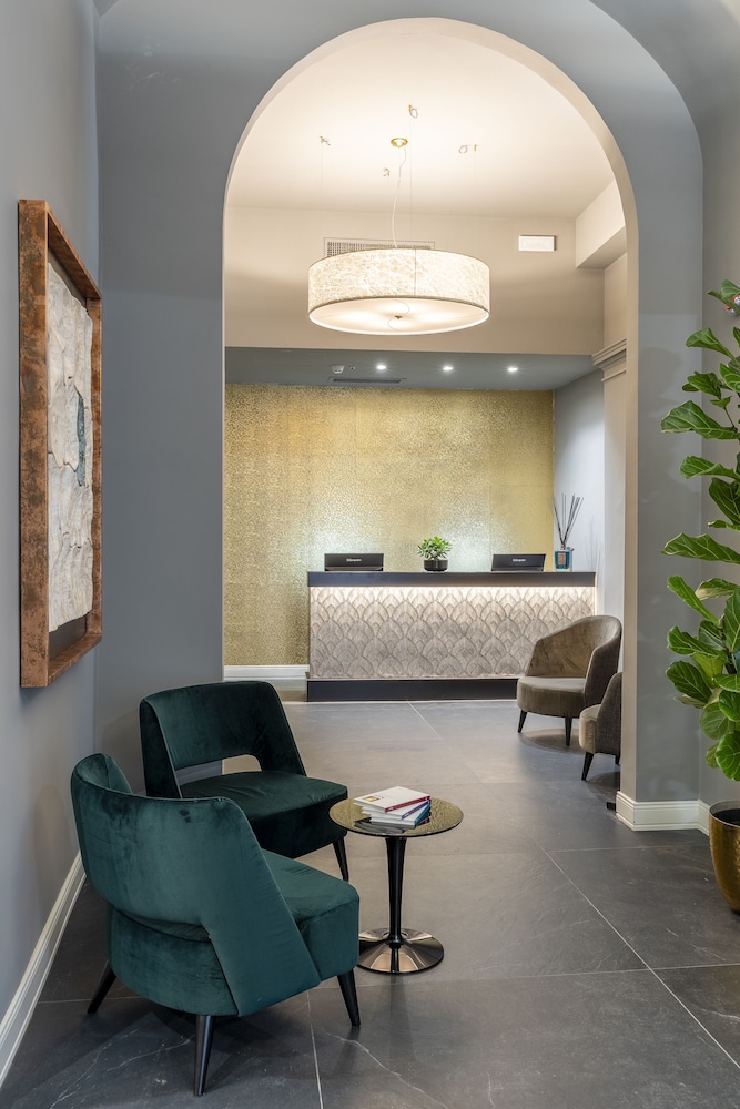Flom Boutique Hotel 2/50