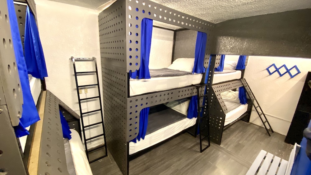 Roomies Hostel Condesa 25/25