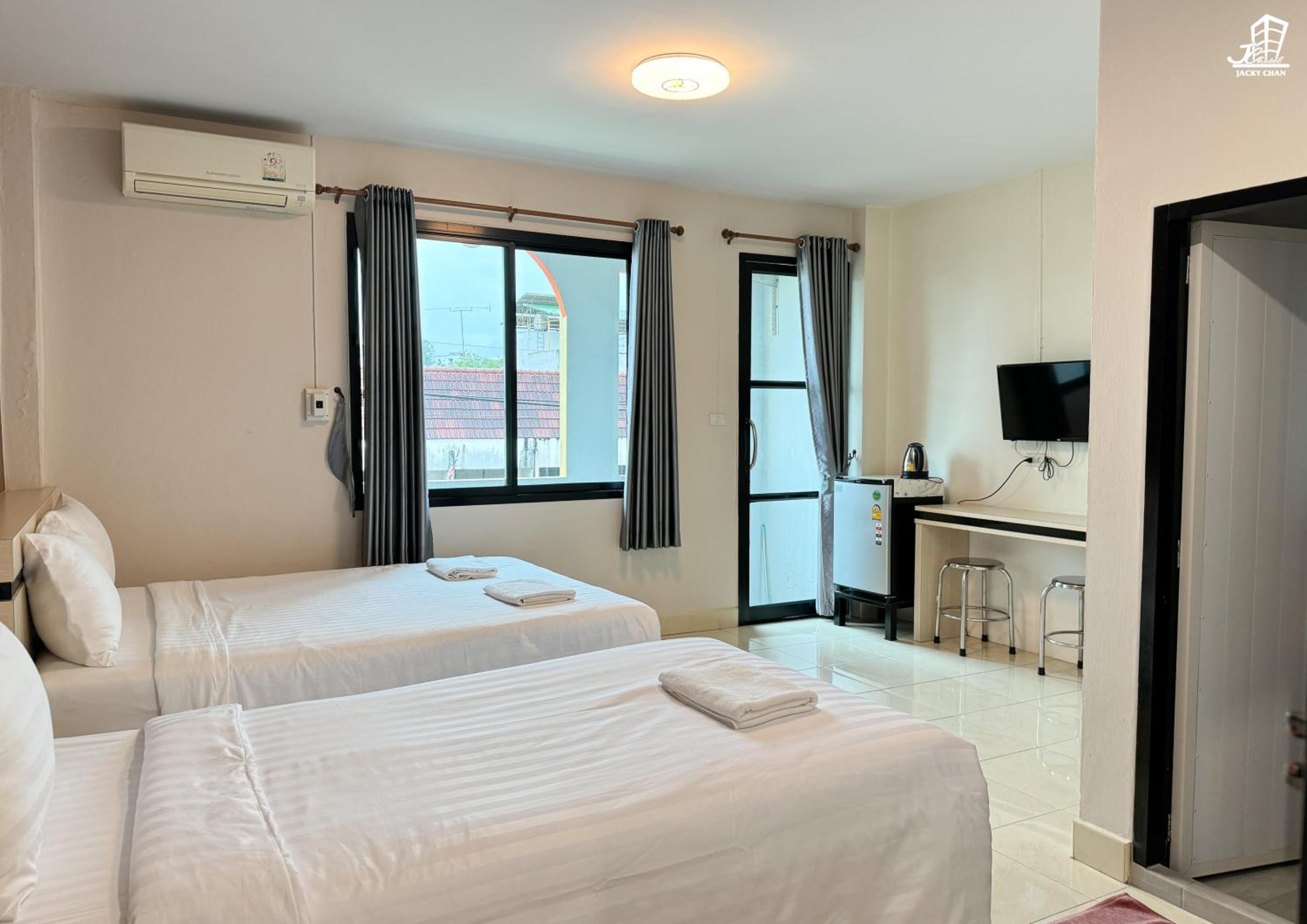 Jacky Chan Hotel 19/50