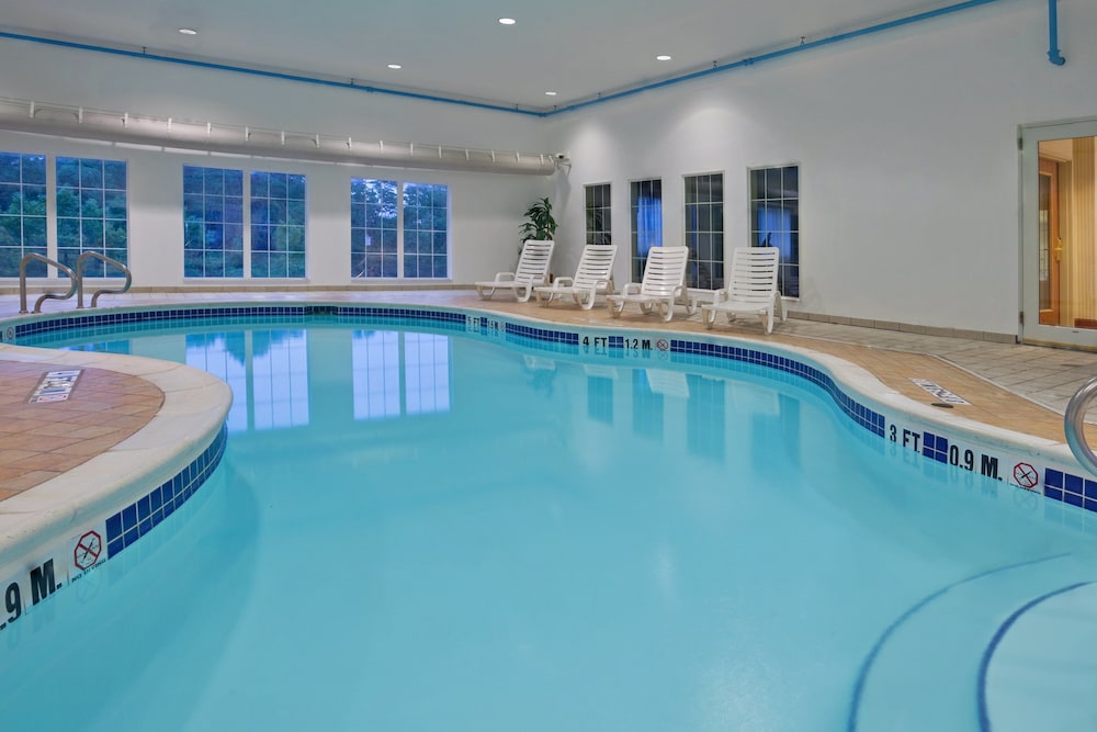 Holiday Inn Express Suites Center Township 4/78