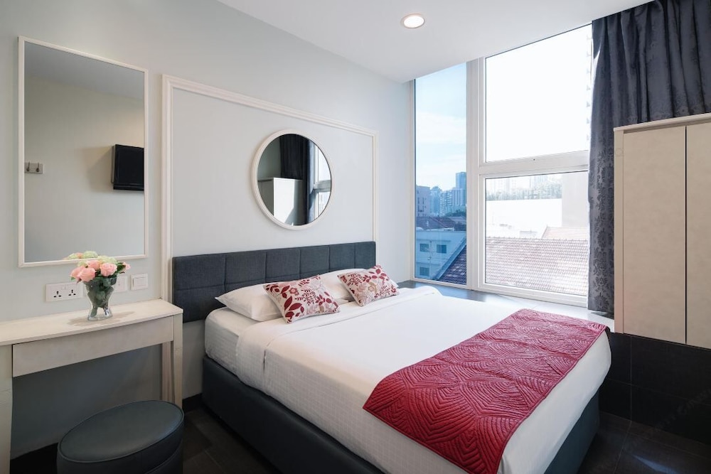 SUPERIOR, QUEEN BED