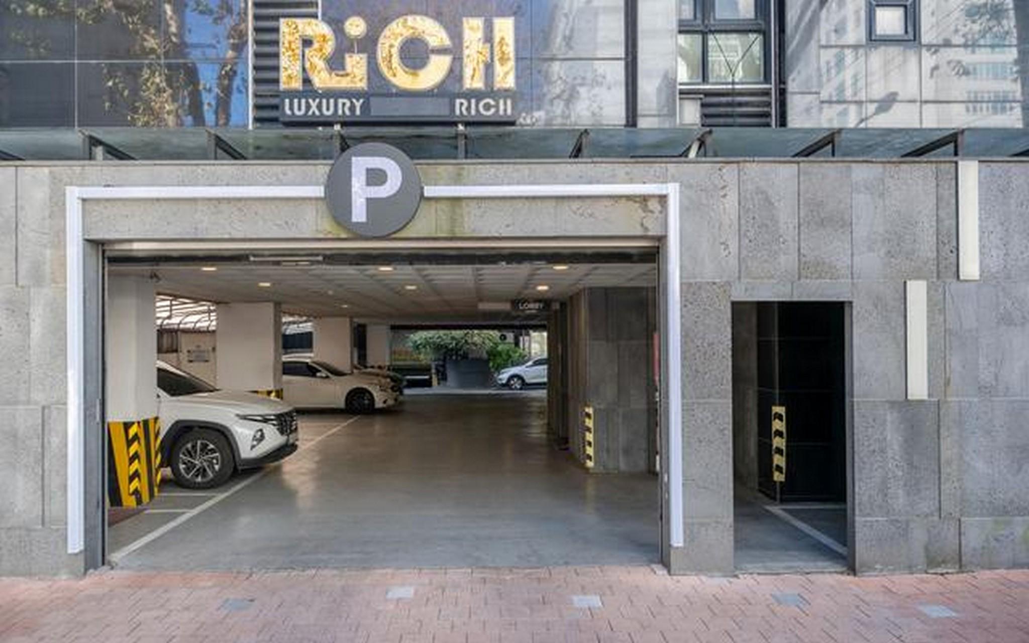 Richi Hotel 77/78