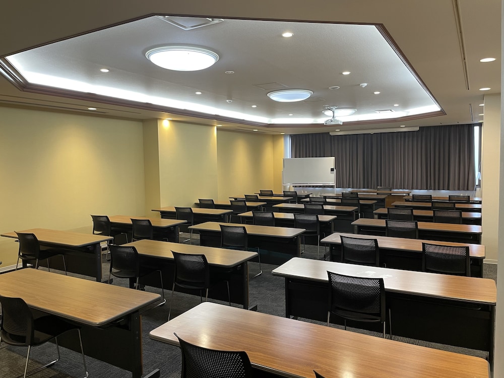 Tosei Hotel & Seminar Makuhari 52/58