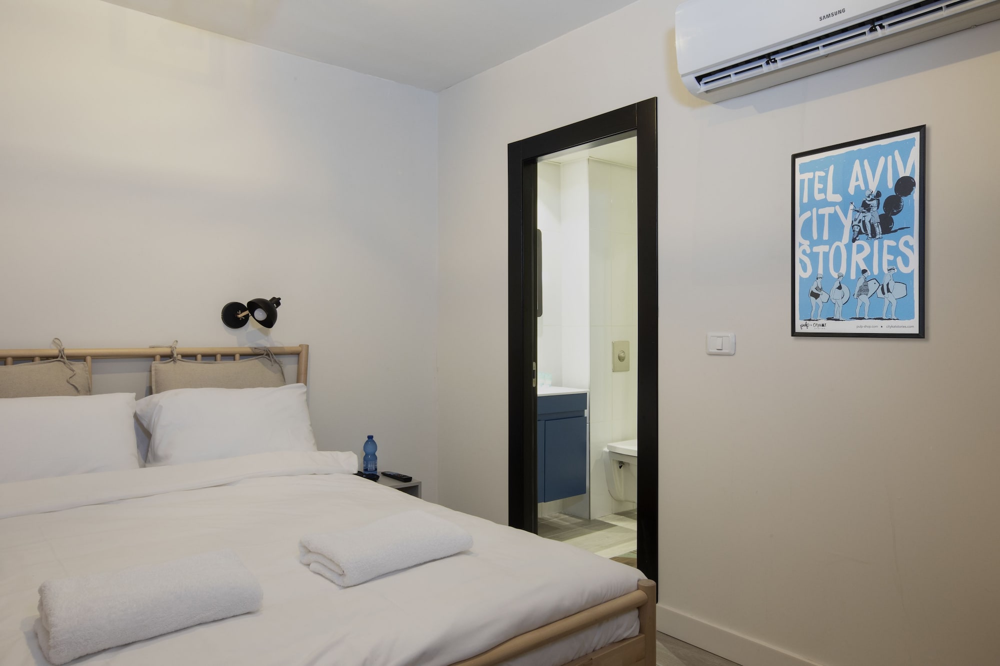 ROOM, DOUBLE BED