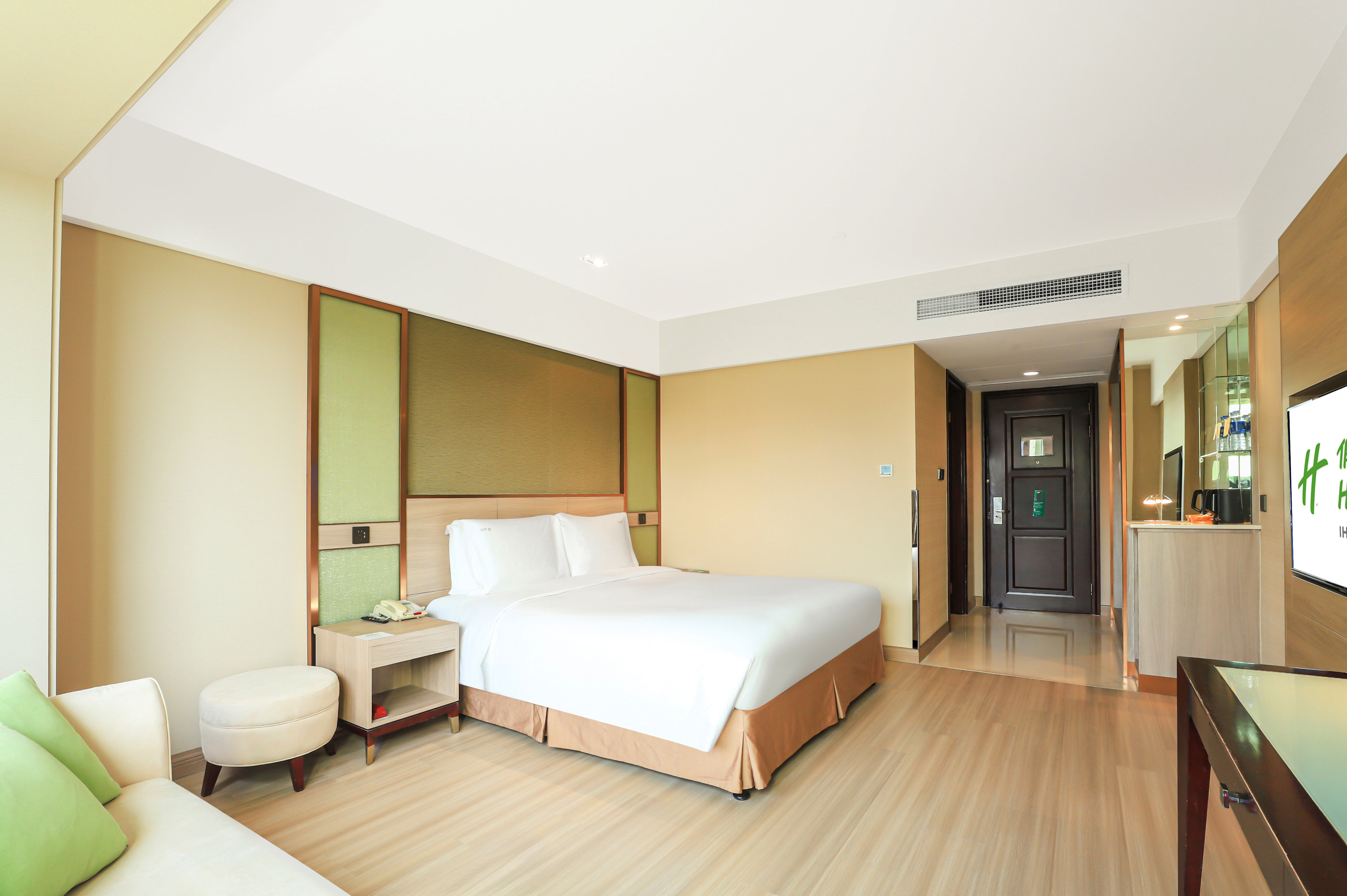 Holiday Inn Shanghai Pudong Nanpu 33/76