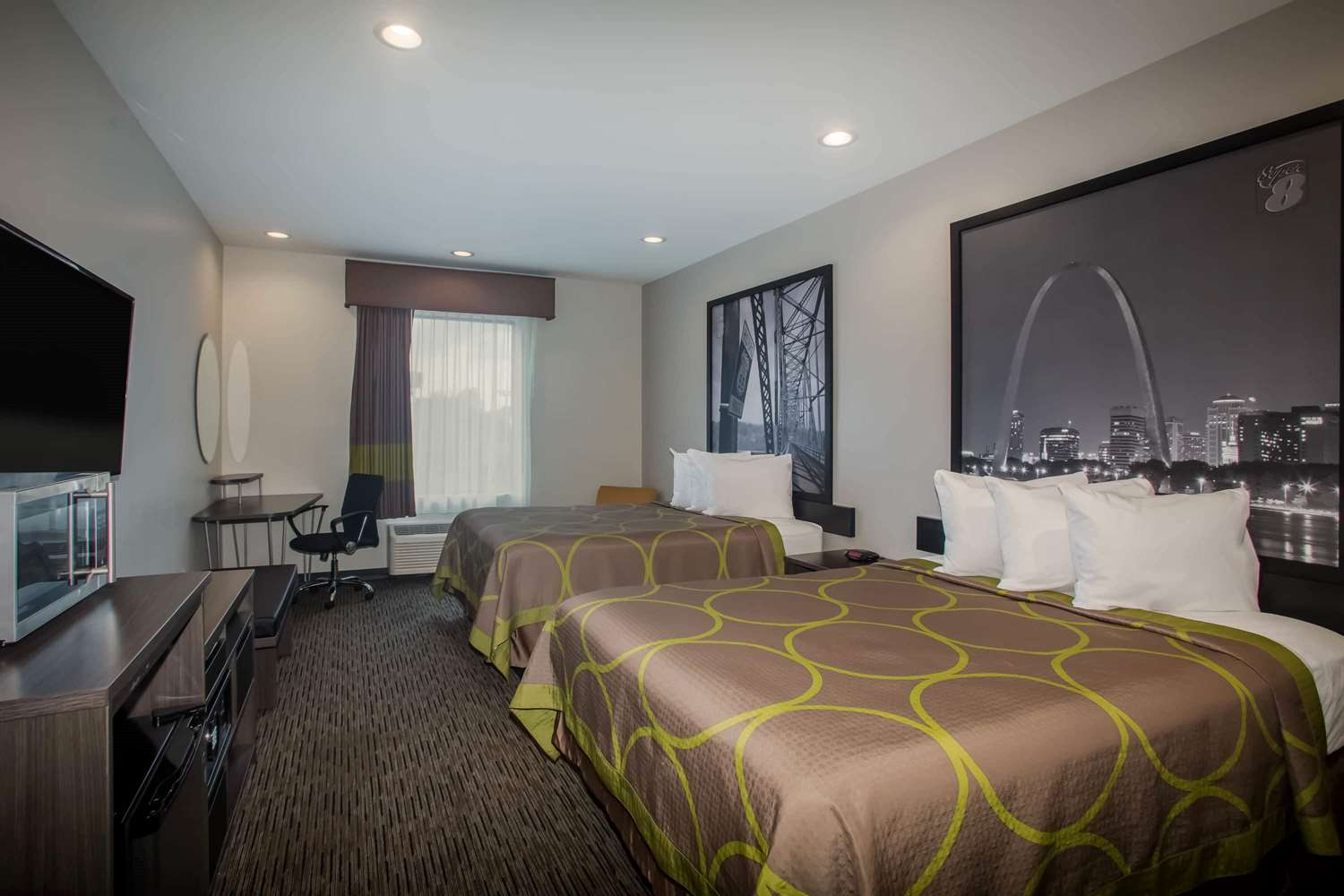 Super 8 by Wyndham St. Louis North 6/13