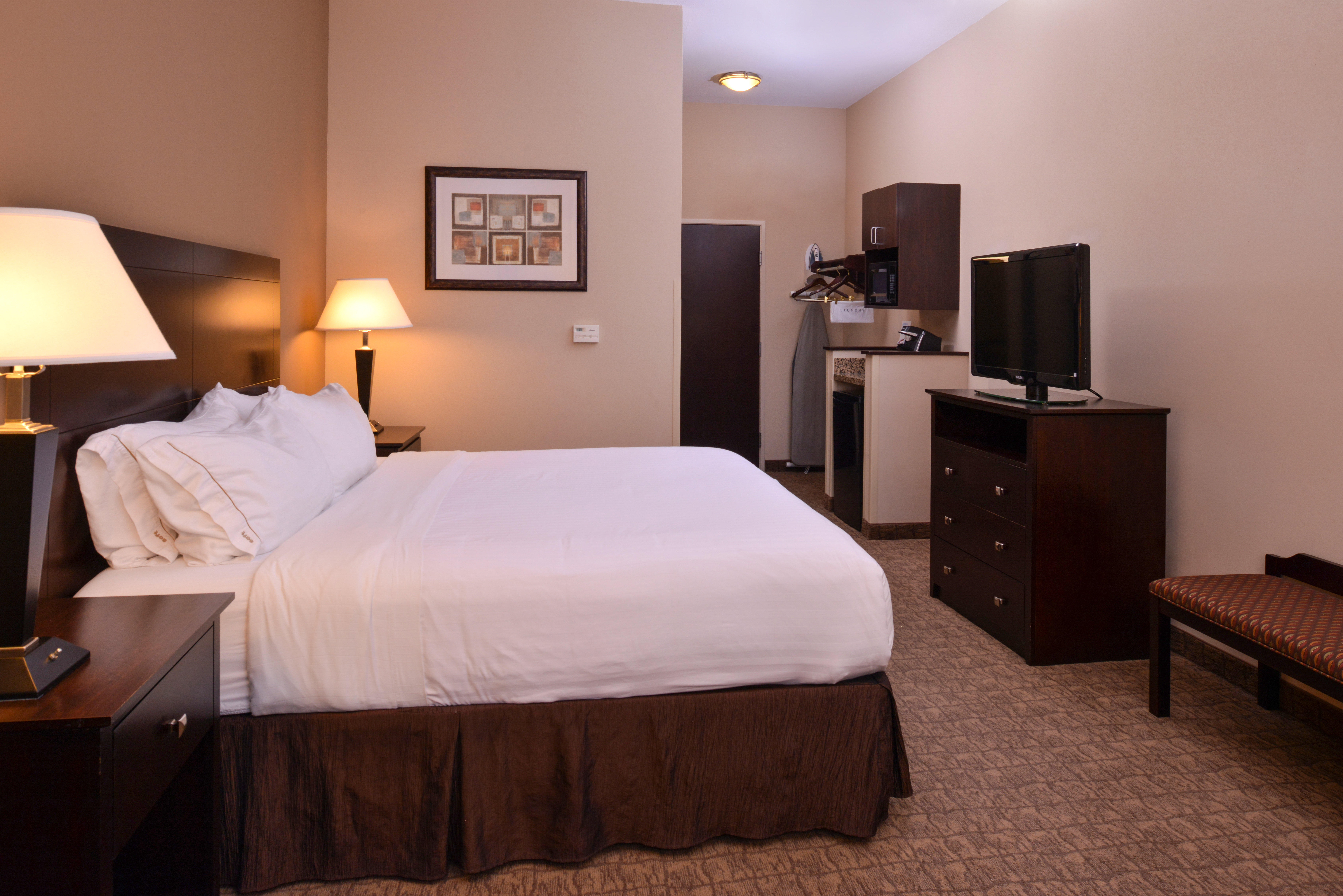Holiday Inn Express Hotel And Suites Fairmont 32/64