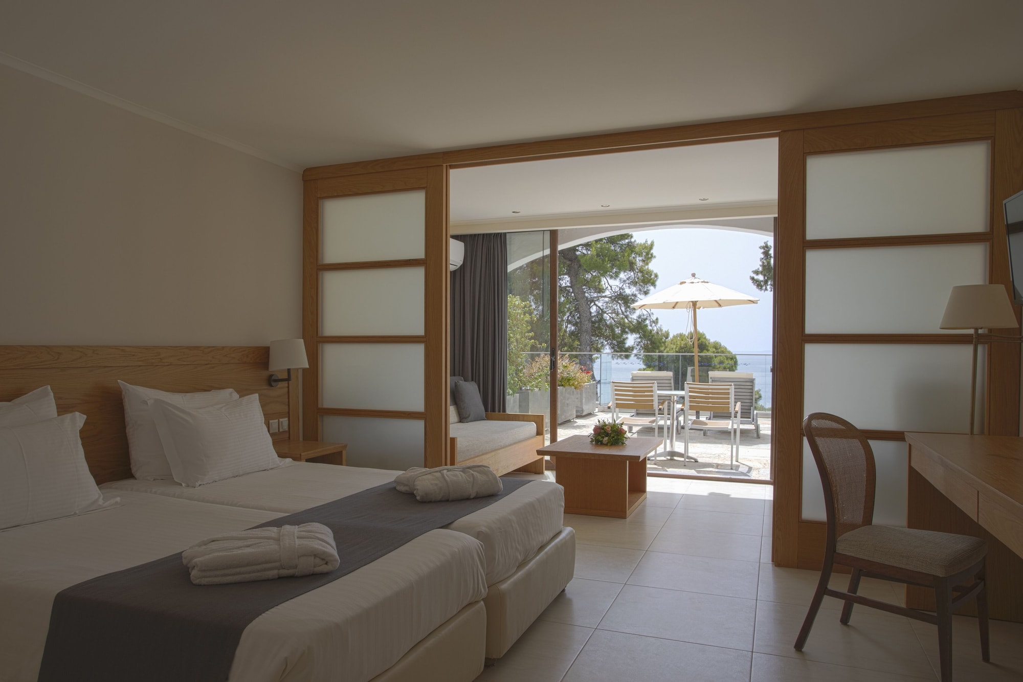 Superior, Bungalow, Twin Beds, Sea and Island View, Sofa