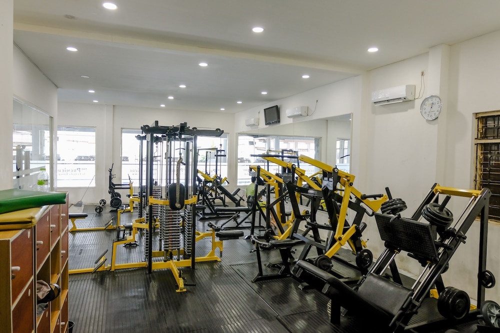 SUPER OYO Townhouse OAK Series Style Hotel Jember 11/21