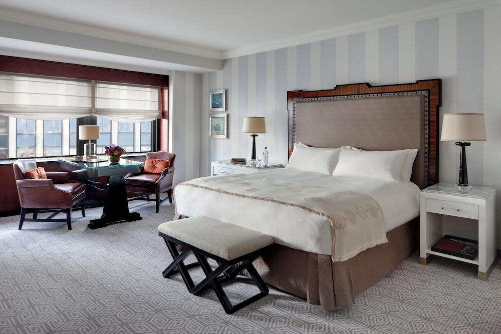 Tower, Suite, King Bed, Sofa, Corner, Accessible