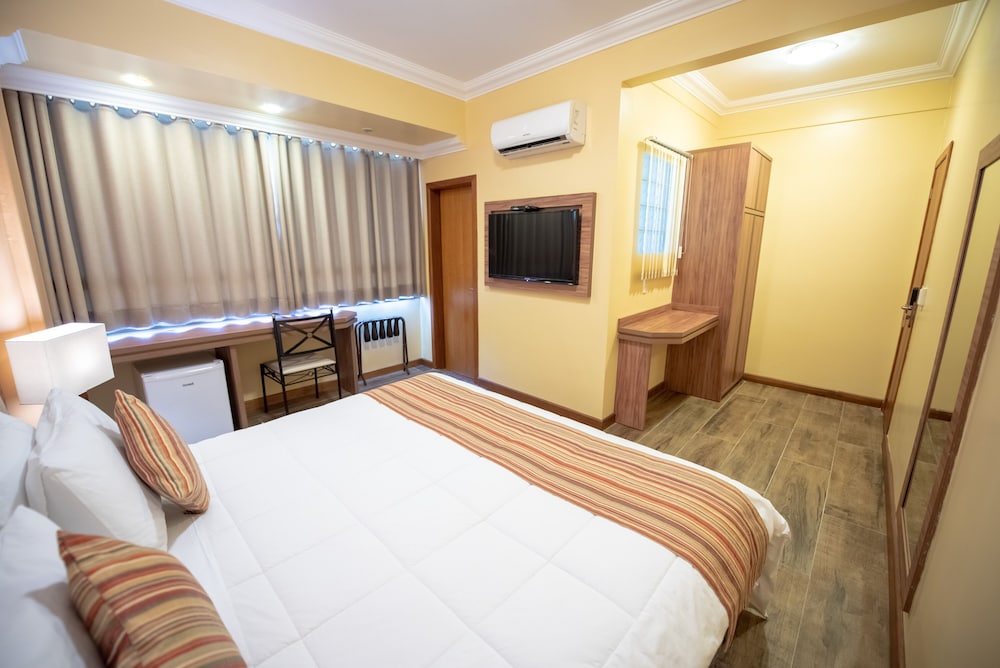 Hotel Alles Blau 2/24
