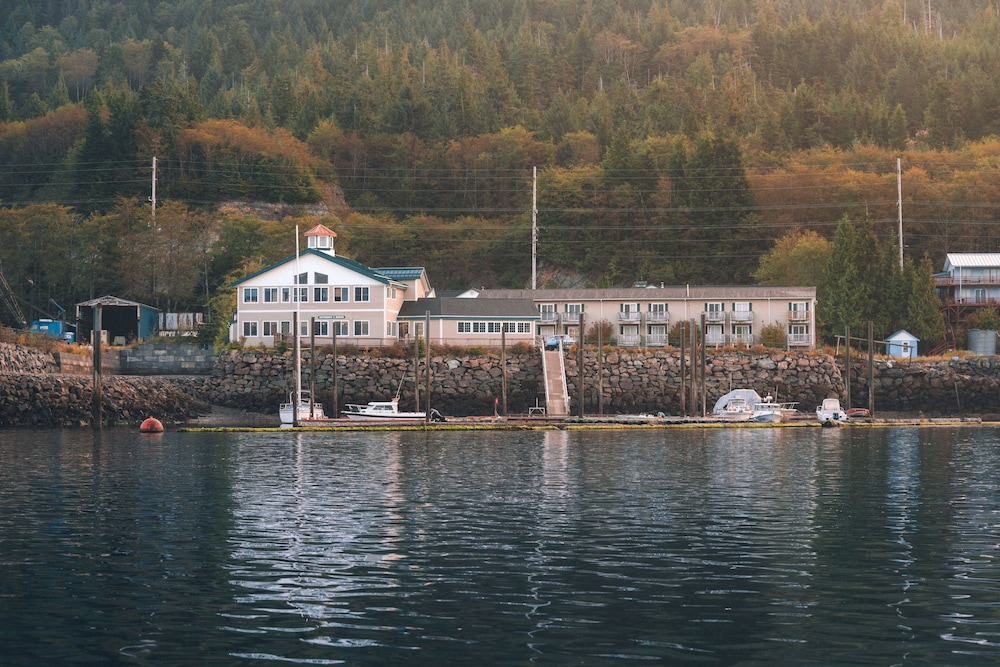 The Ketch Inn and Marina 46/65