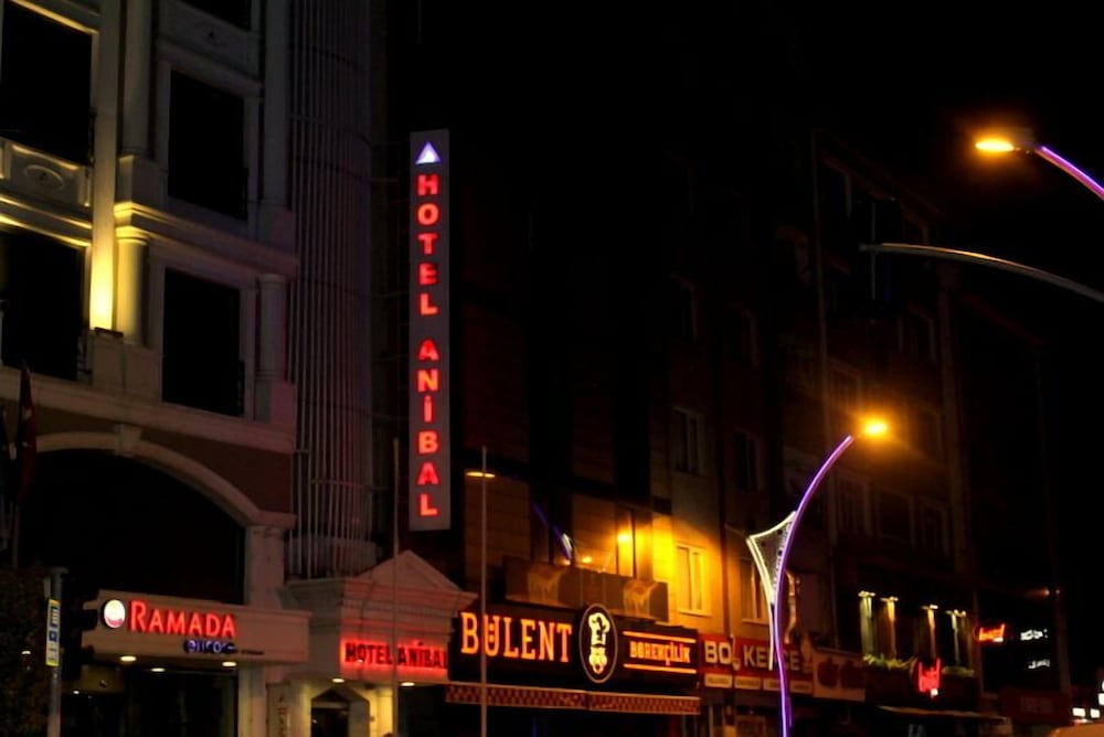 Anibal Hotel 6/38