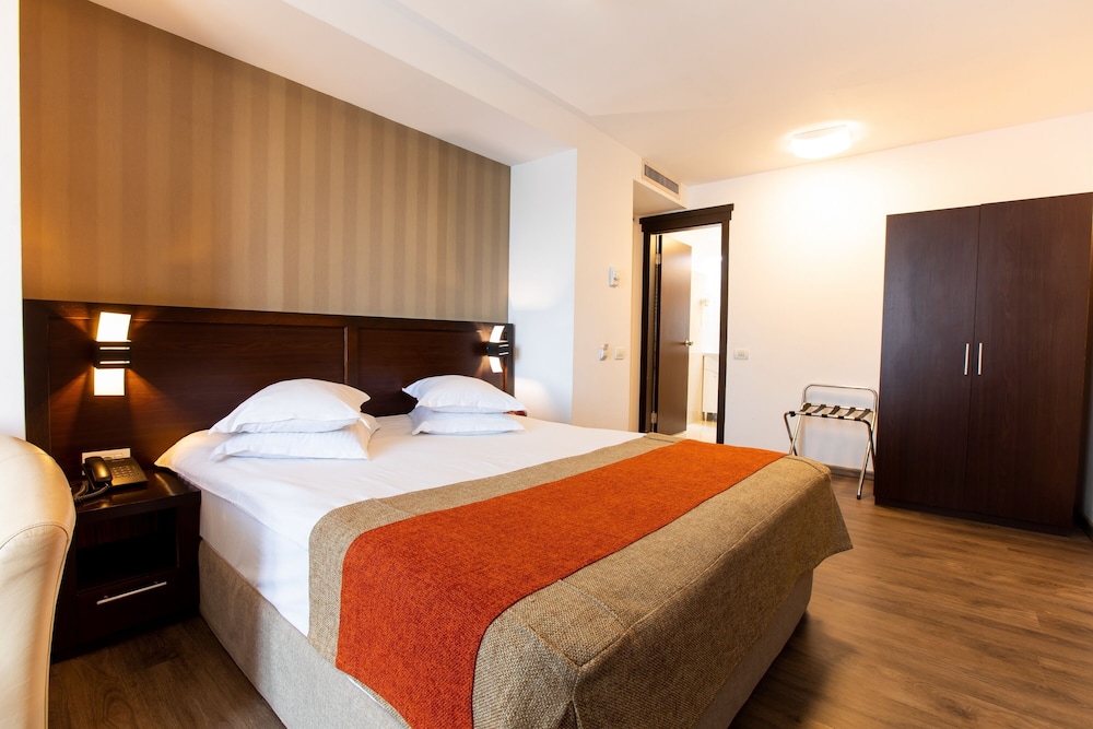 Hotel Duke Armeneasca 28/65