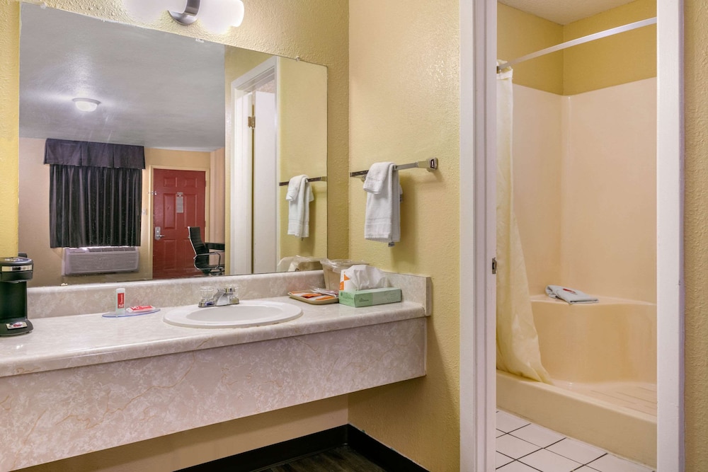 Econo Lodge Jonesboro 13/25