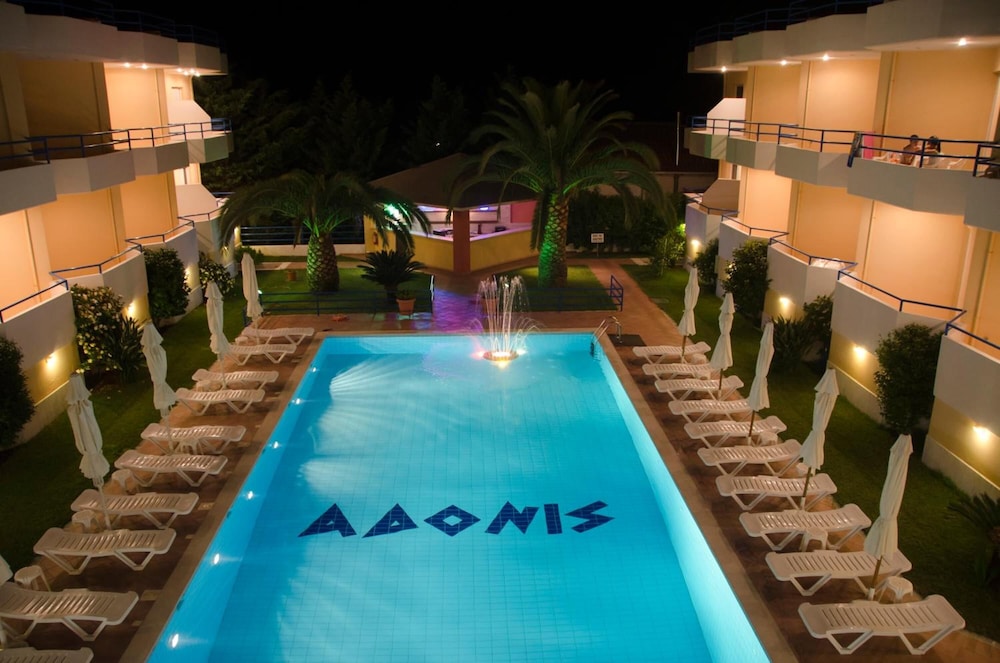 Adonis Hotel 5/57