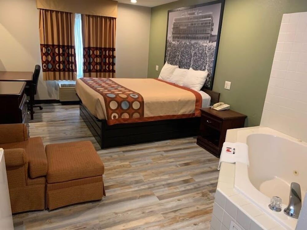 Super 8 By Wyndham Frankfort In 20/20